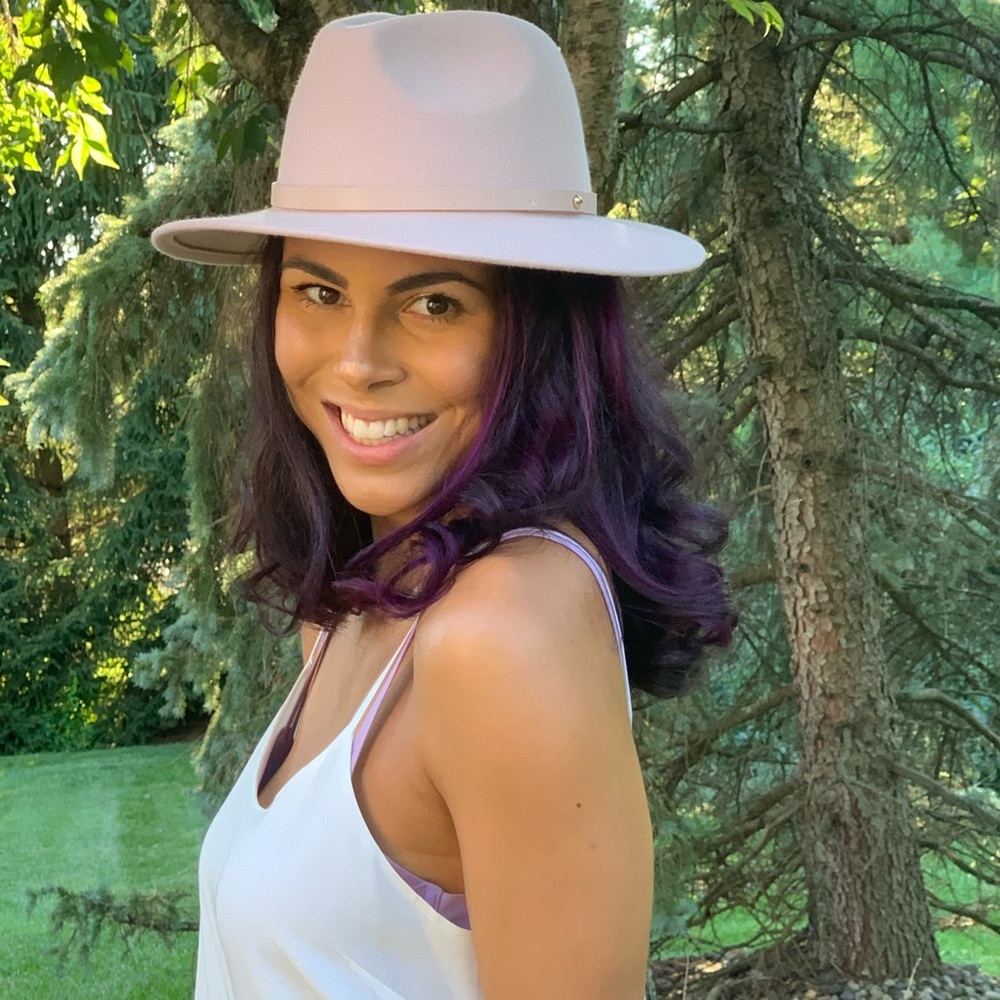 Meet your Posher, Adriana